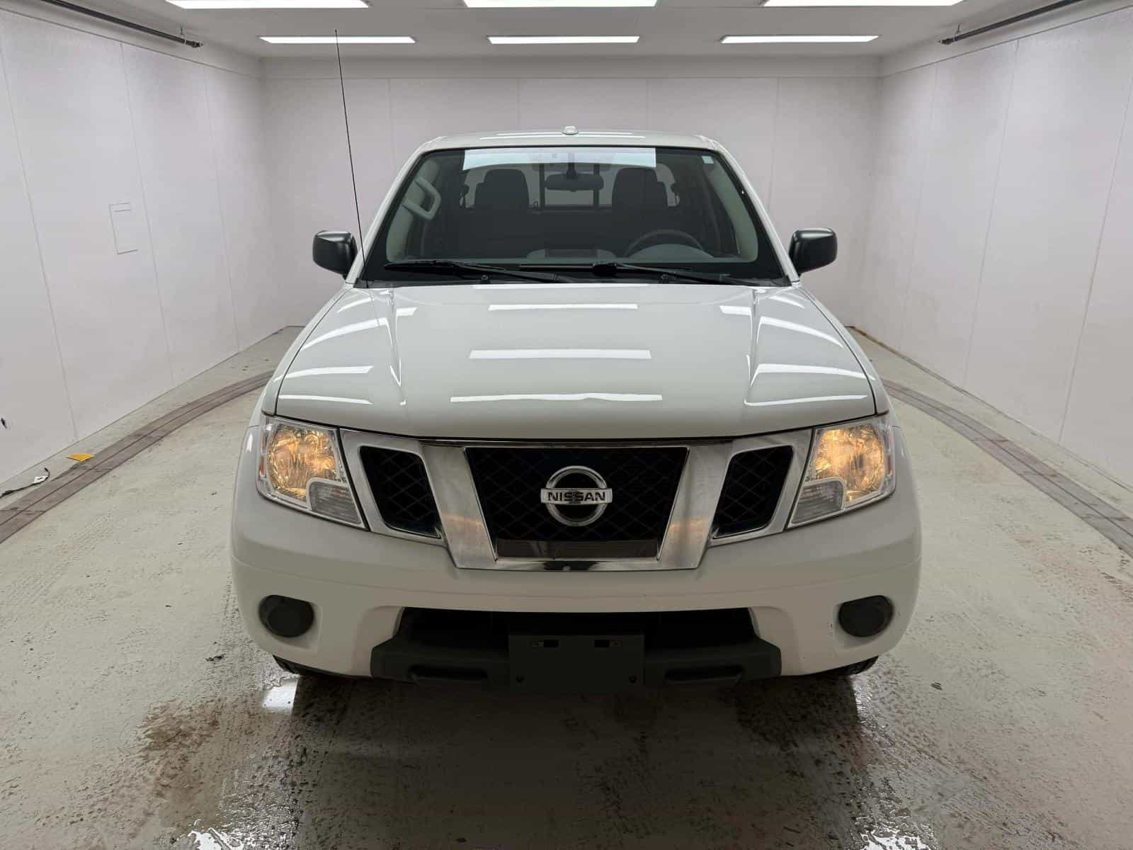 2017 Nissan Frontier PRO-4X - Image 2