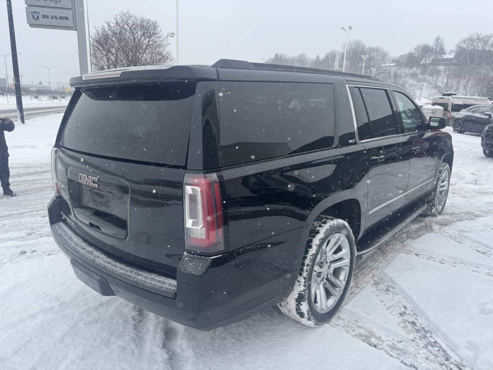 2020 GMC Yukon XL SLT - Image 4