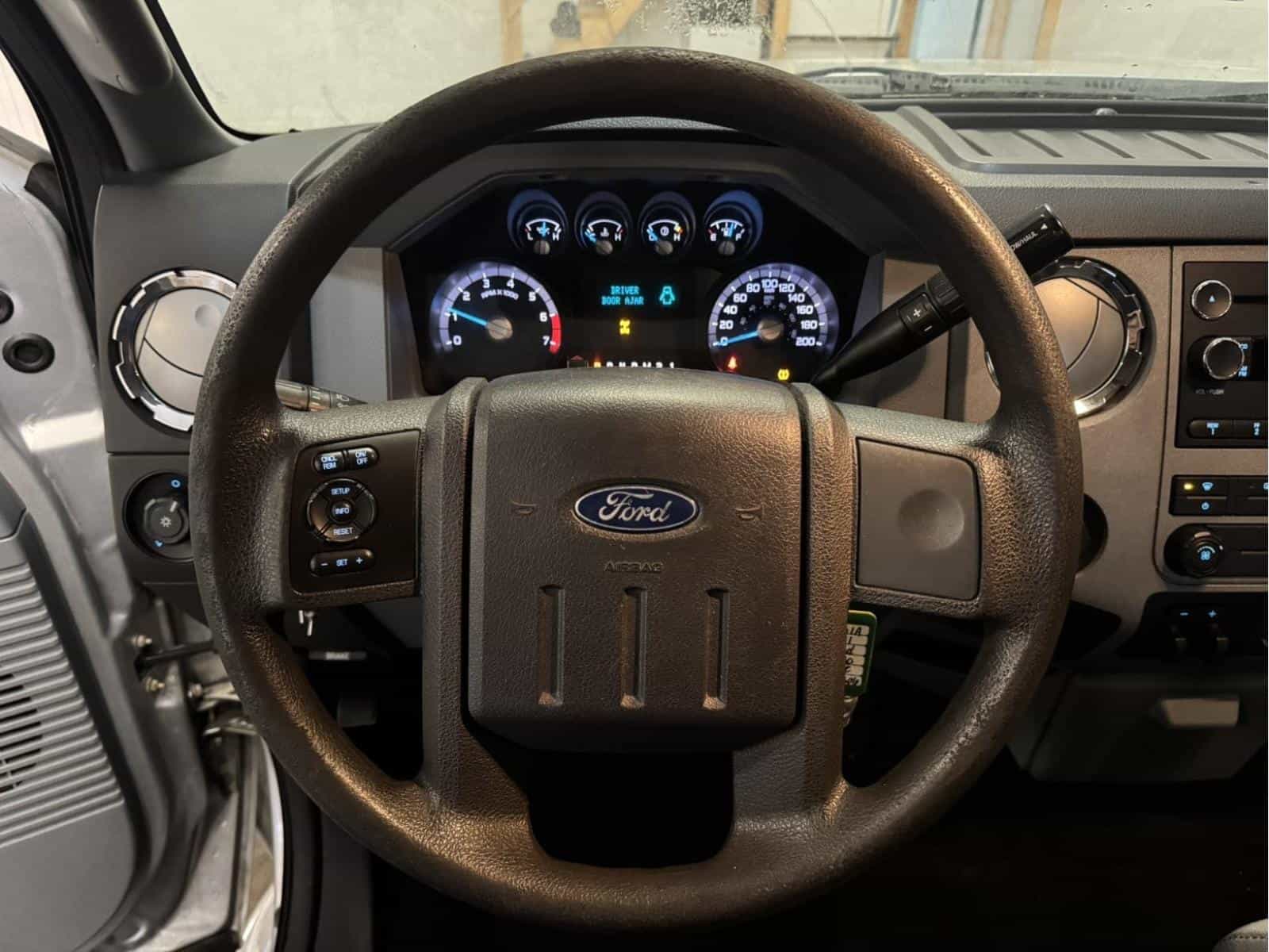 2011 Ford F350 Super Duty XLT - Image 11
