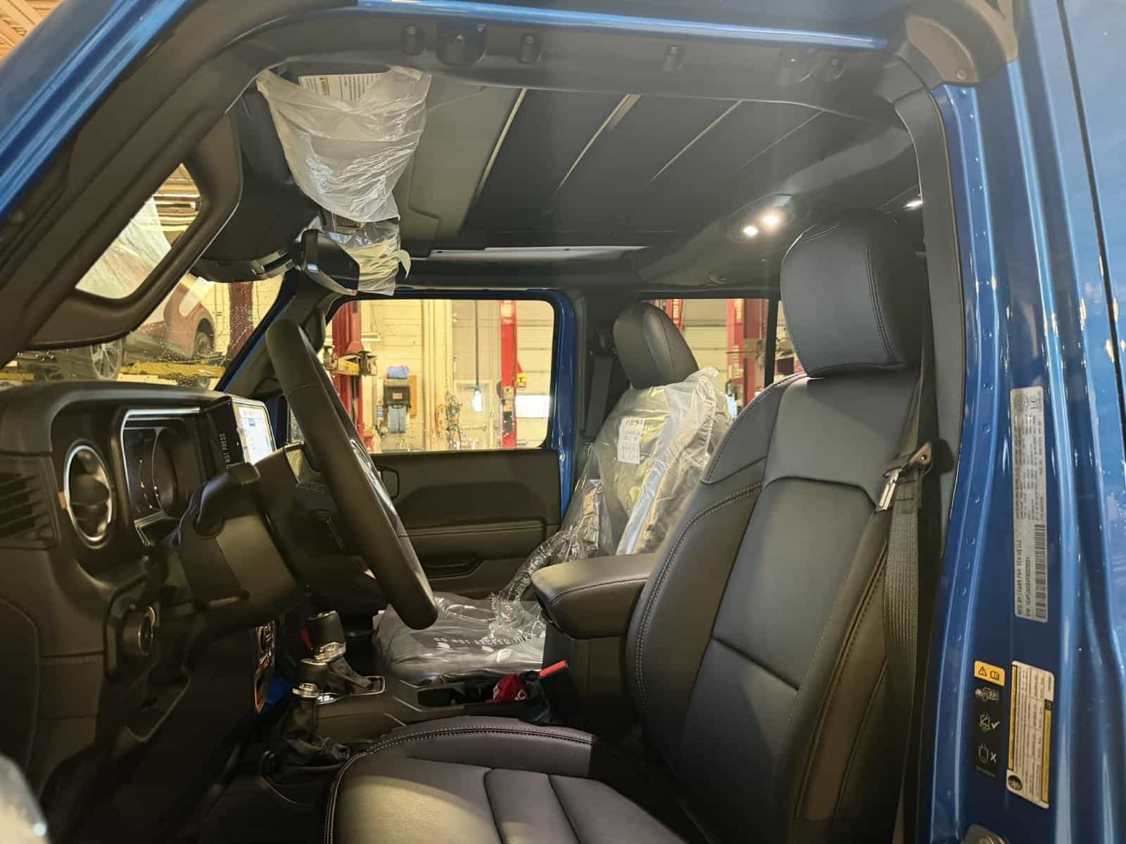 Image 11 Jeep Wrangler 4 Door Sahara 2026