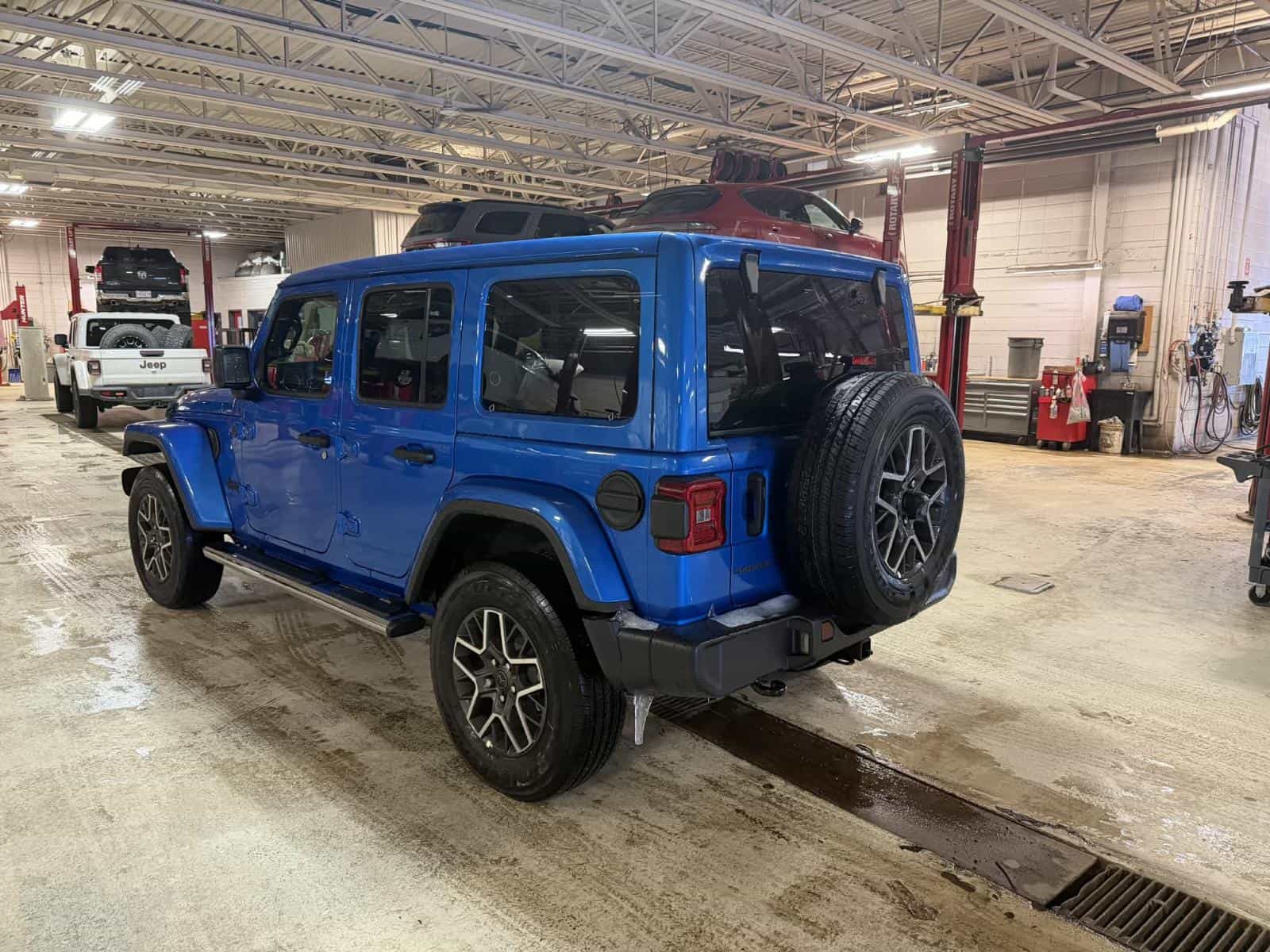 Image 4 Jeep Wrangler 4 Door Sahara 2026