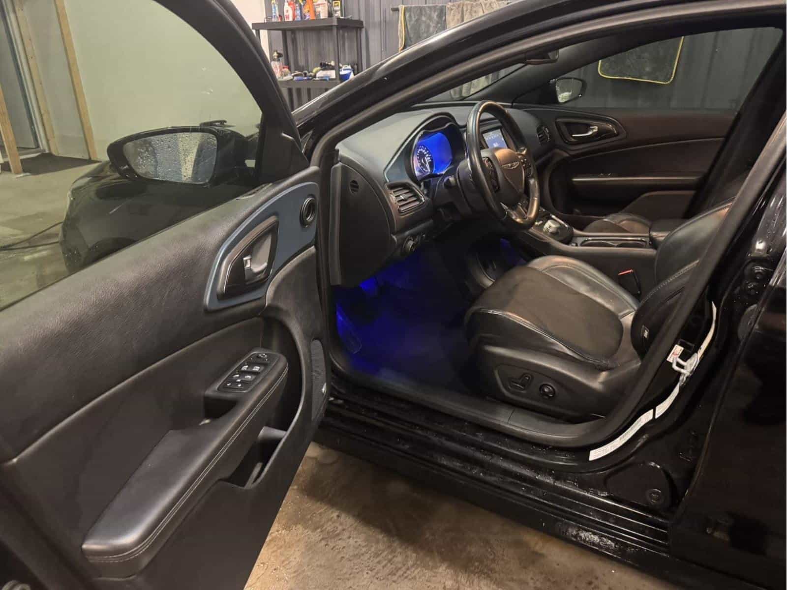 2015 Chrysler 200 S - Image 9