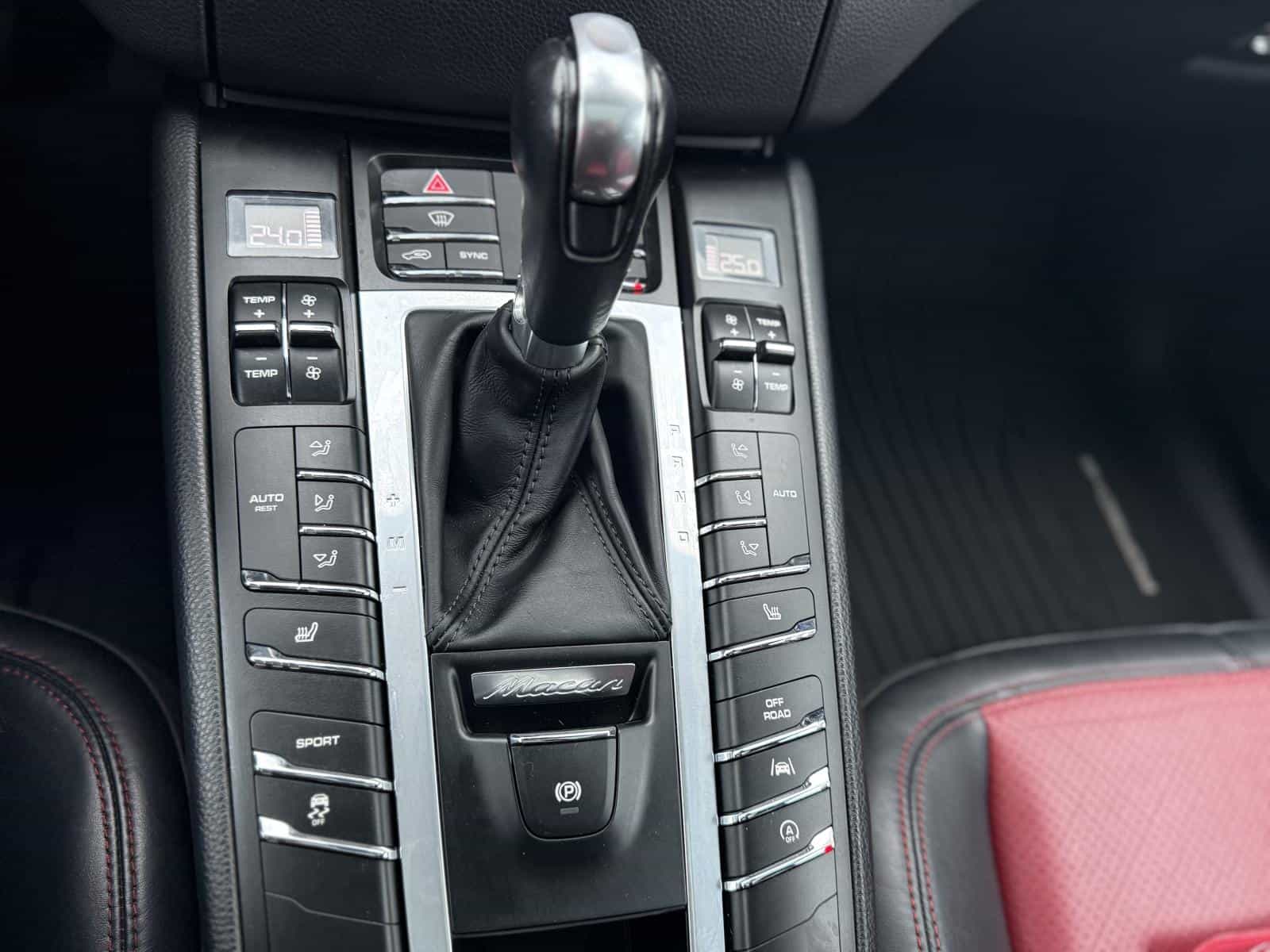 2018 Porsche Macan Base - Image 16