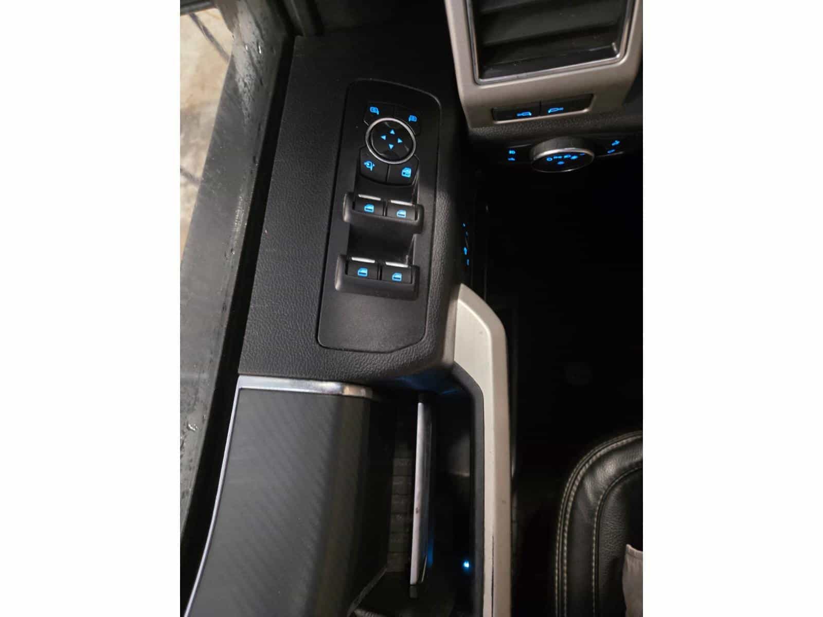 2018 Ford F150 SUPERCREW Lariat - Image 7