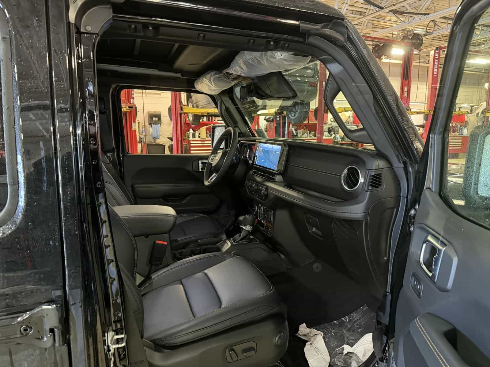 2026 Jeep Wrangler 4 Door Sahara - Image 5