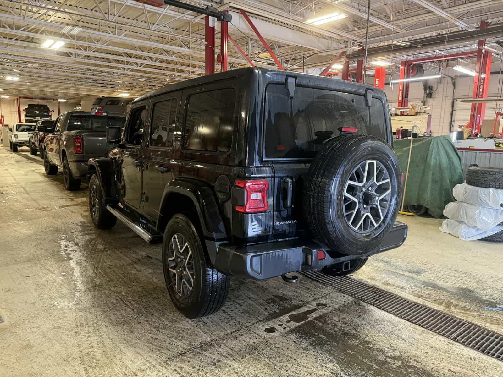 Image 4 Jeep Wrangler 4 Door Sahara 2026