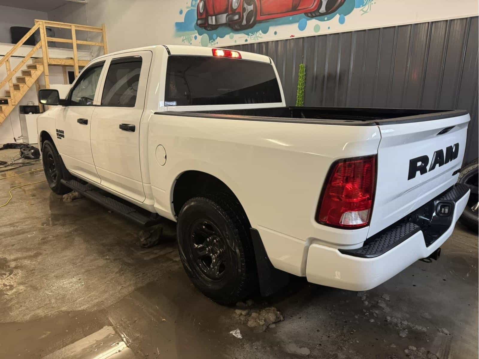 Image 4 RAM 1500 Classic Express 2021