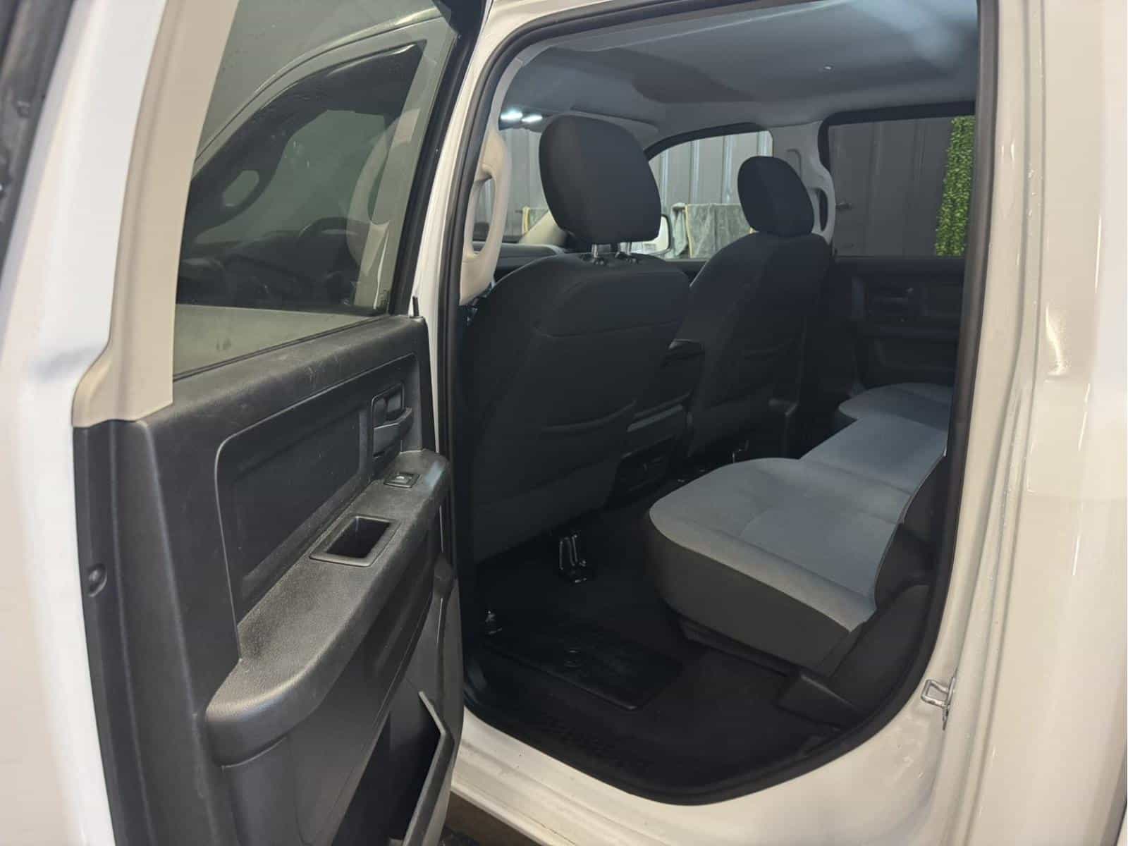 Image 10 RAM 1500 Classic Express 2021