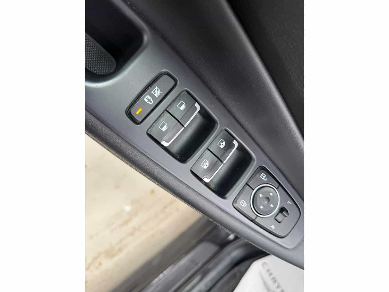 2020 Hyundai Santa Fe Preferred - Image 12