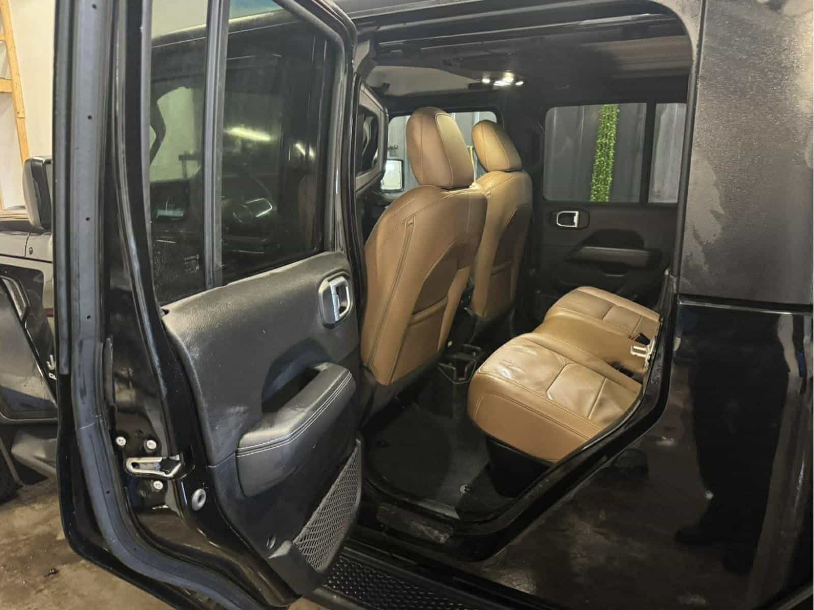 2022 Jeep Gladiator Overland Overland - Image 10