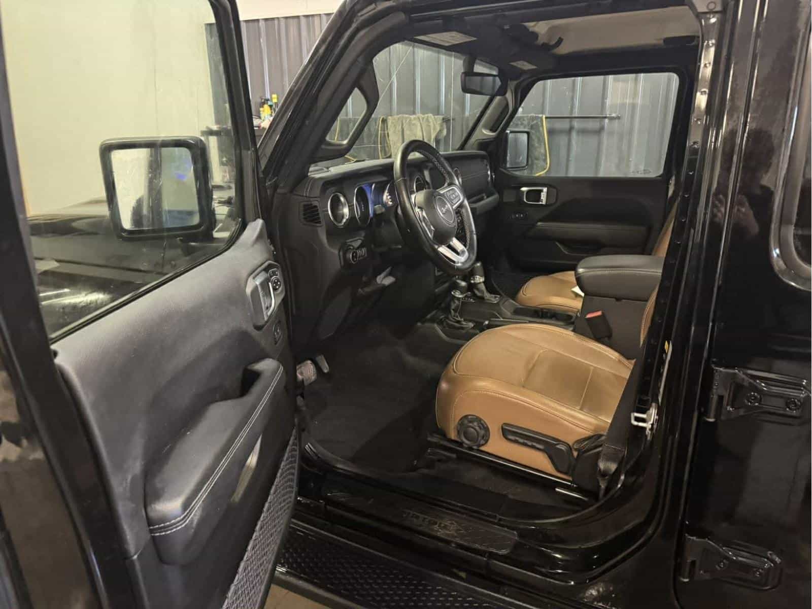 2022 Jeep Gladiator Overland - Image 11