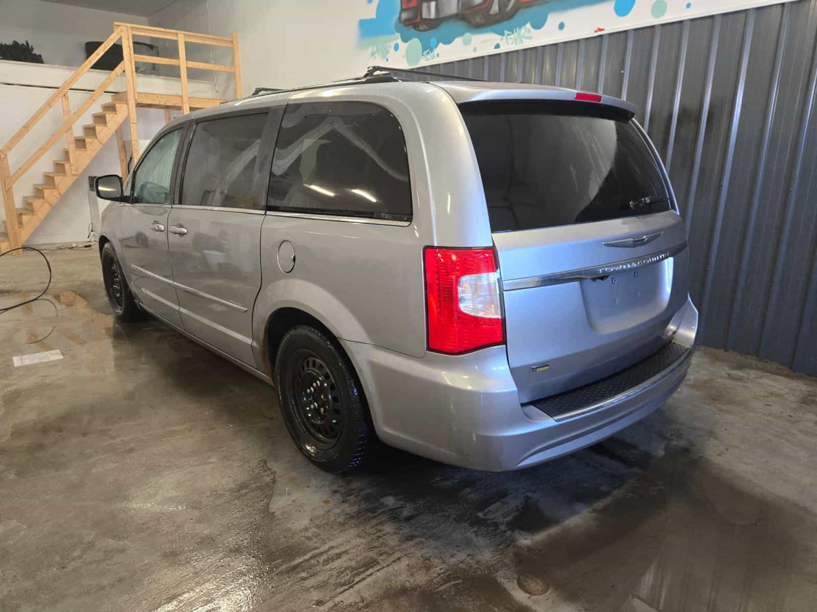 2013 Chrysler Town & Country Touring - Image 6