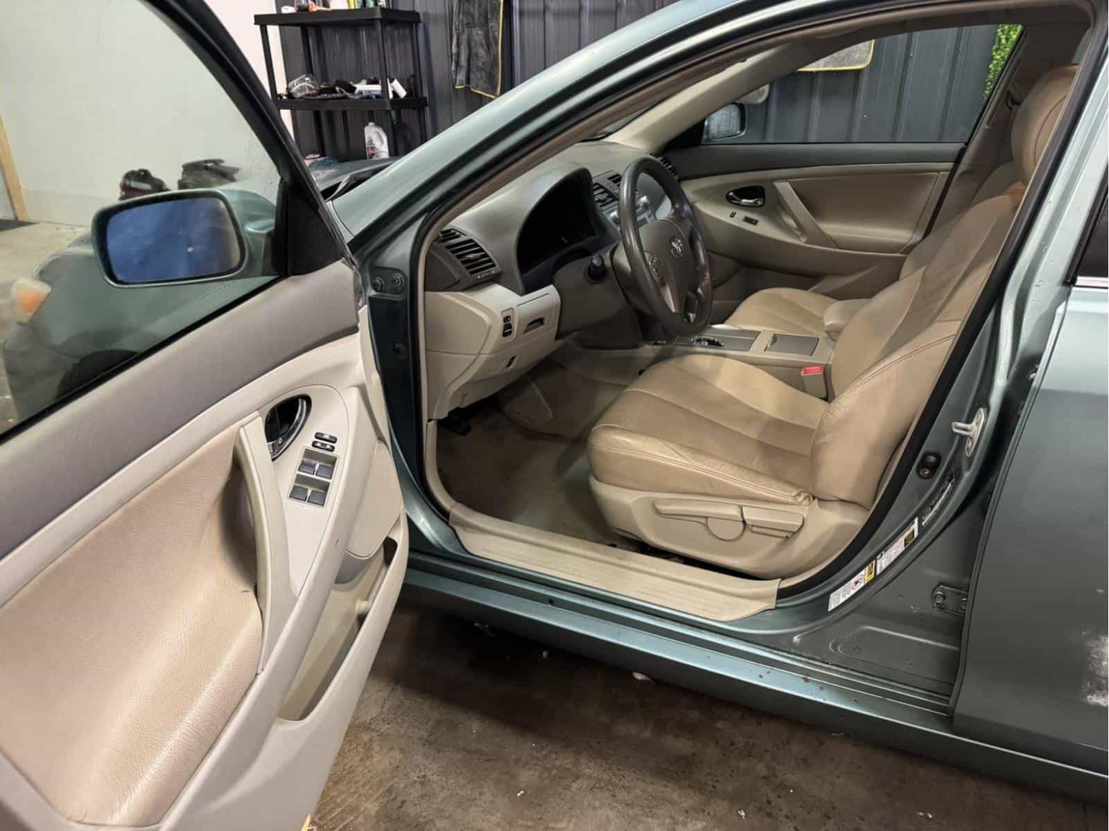 2010 Toyota Camry LE - Image 9