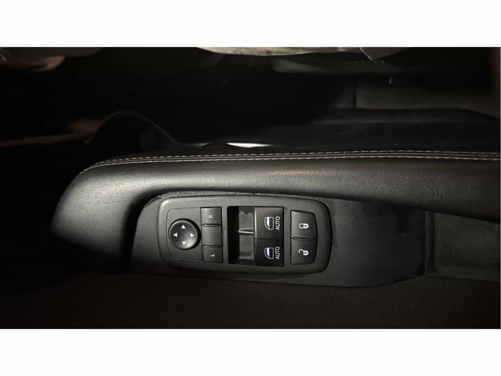 2018 Dodge CHALLENGER SXT SXT - Image 12