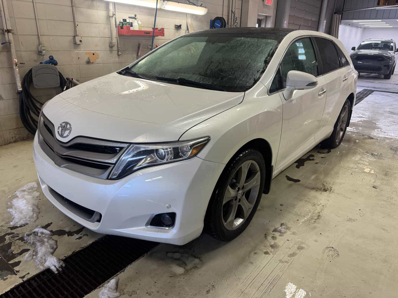 Image 1 Toyota Venza Base 2014