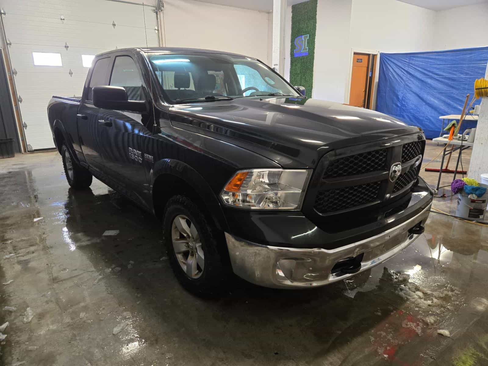 2017 RAM 1500 SLT Outdoorsman - Image 3