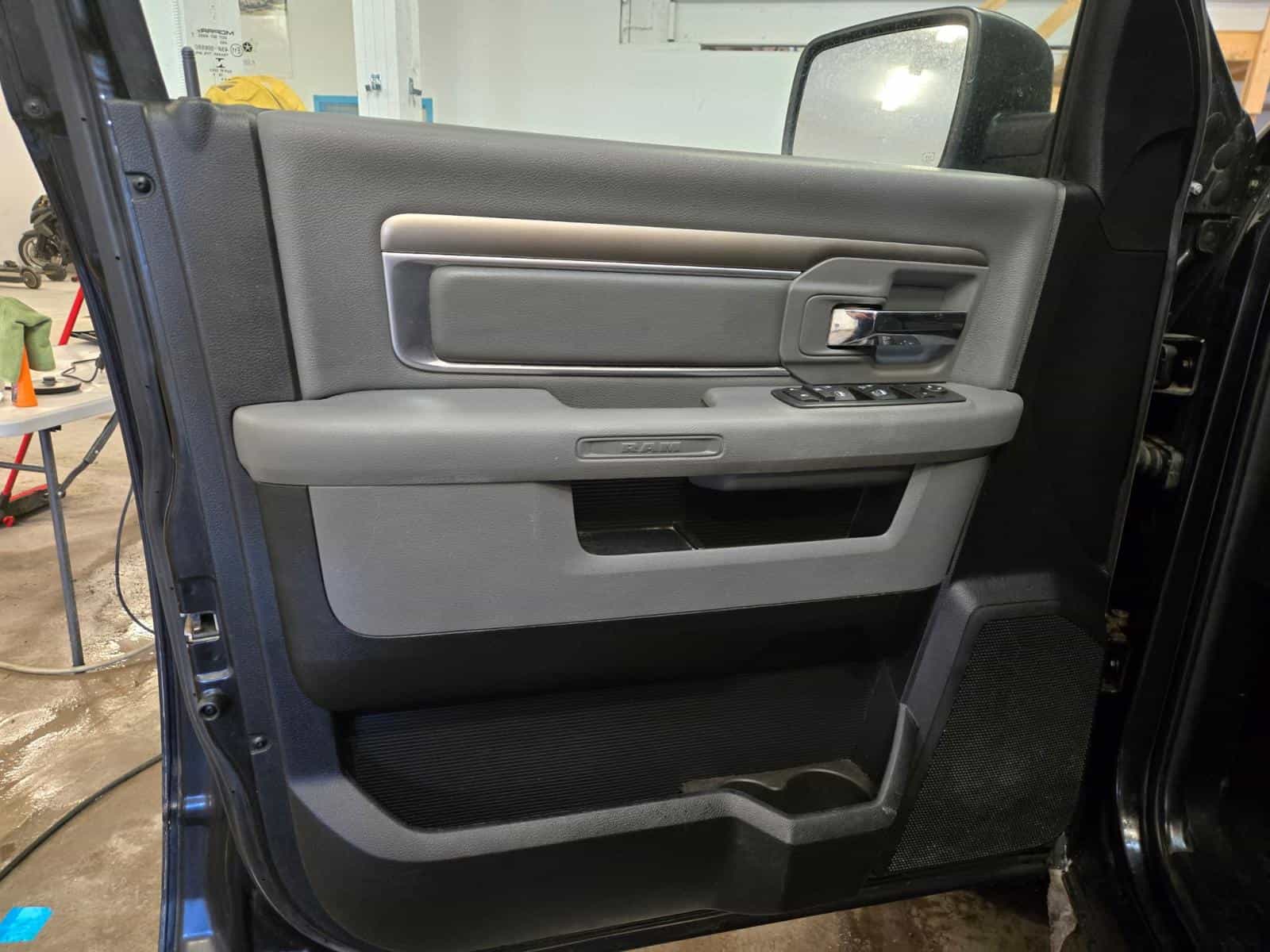 2017 RAM 1500 Outdoorsman - Image 8