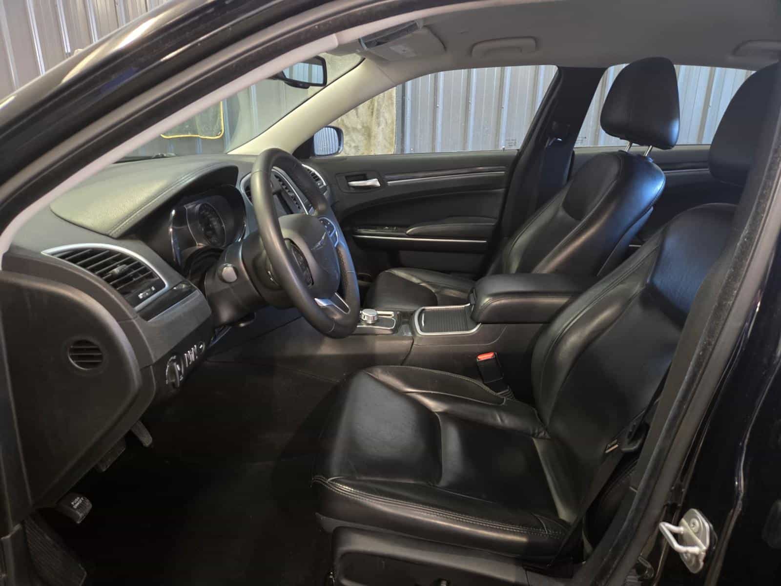 2022 Chrysler 300 Touring L Touring L - Image 11