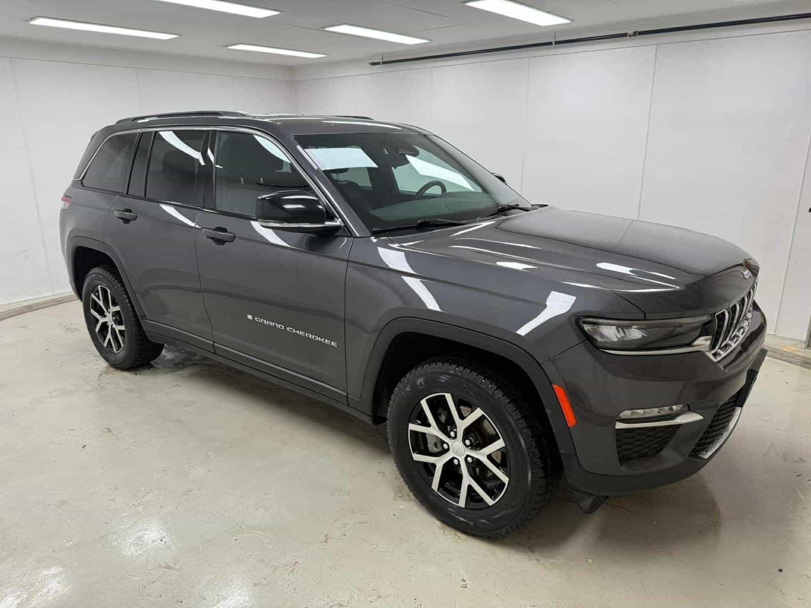 2024 Jeep Grand Cherokee Limited Limited - Image 3