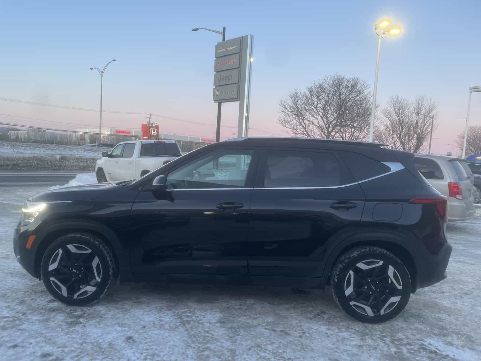 2024 Kia Seltos SX - Image 4