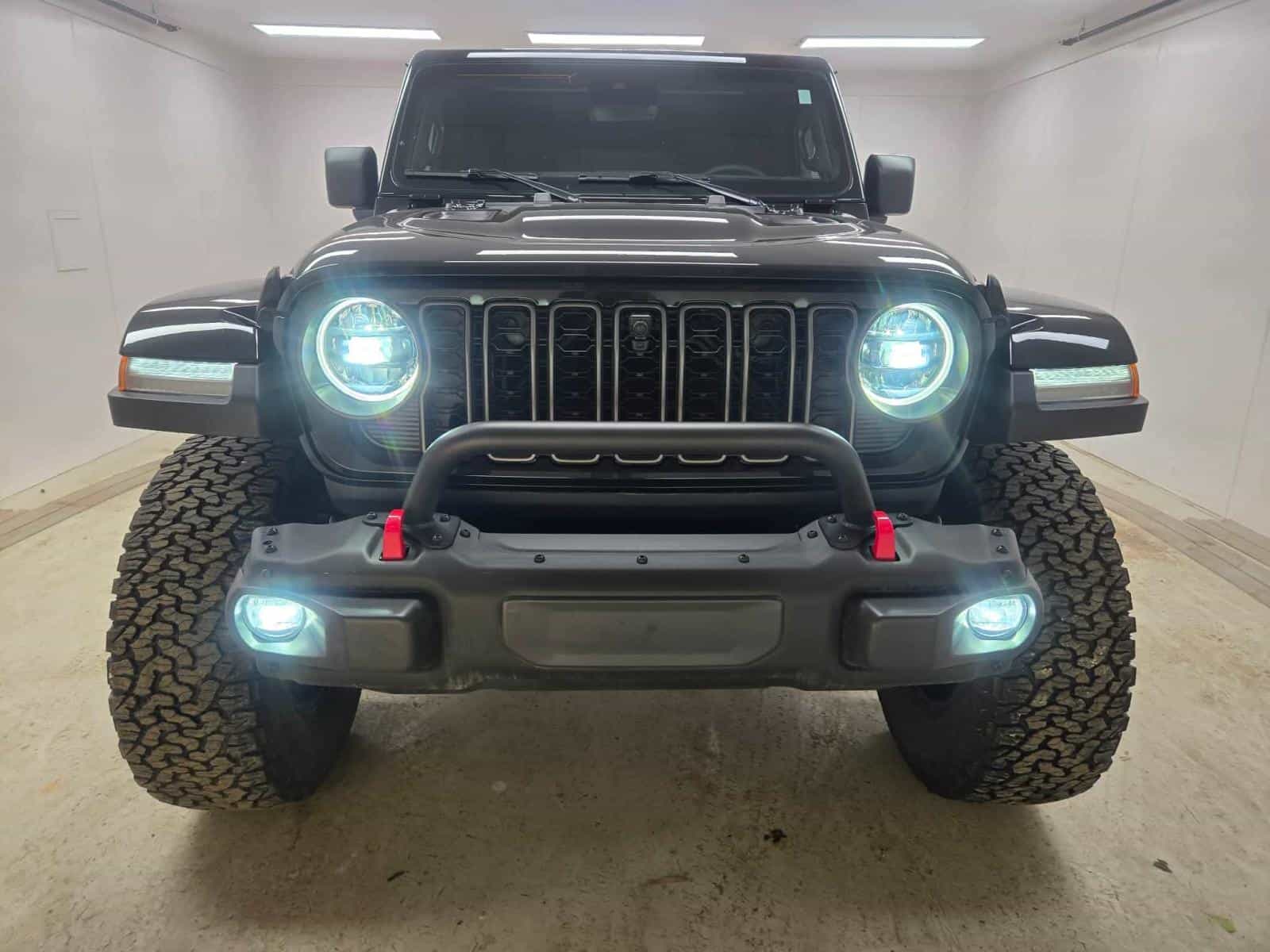 2025 Jeep Wrangler Rubicon X - Image 2