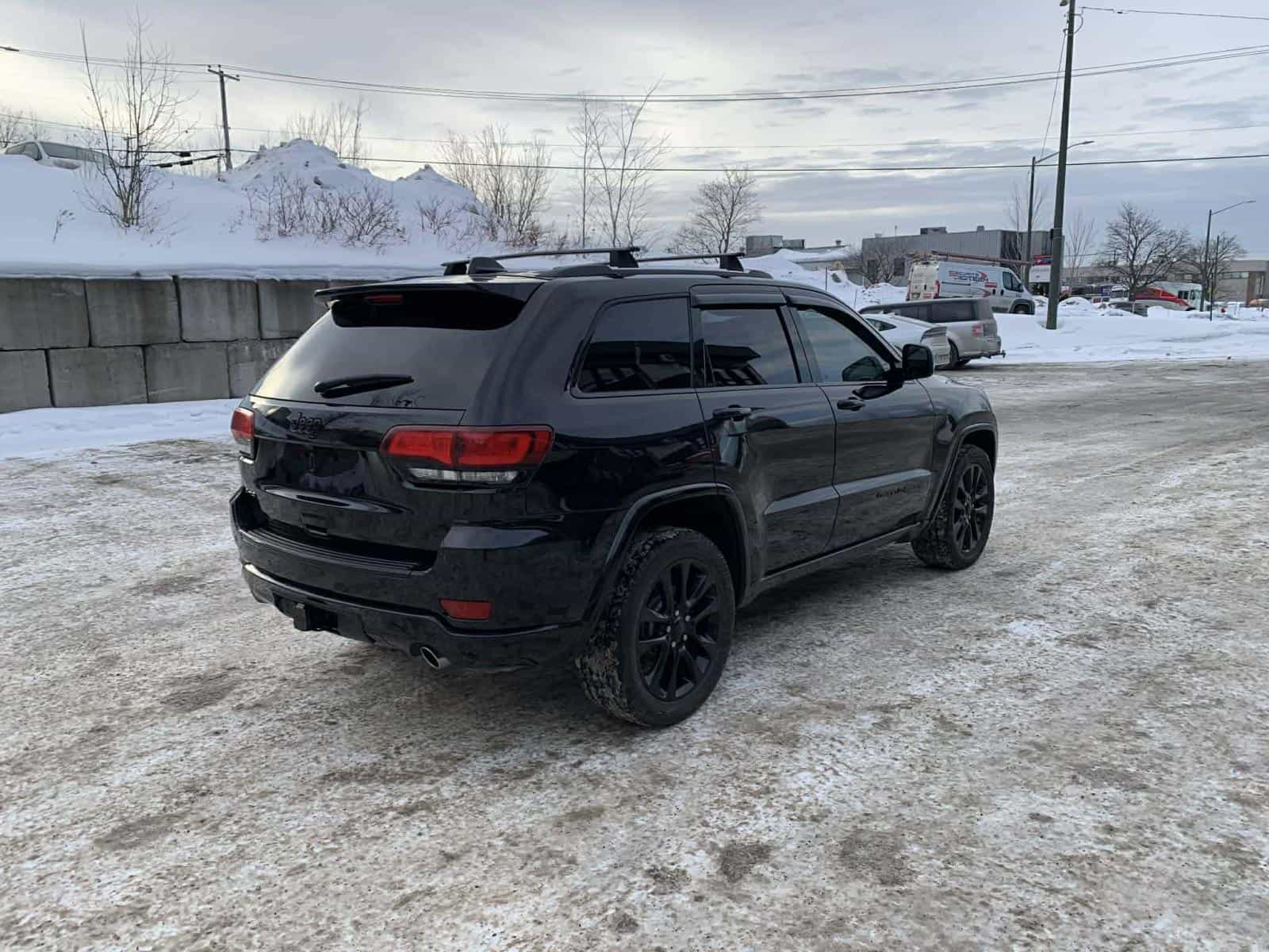 2018 Jeep Grand Cherokee Altitude IV - Image 4