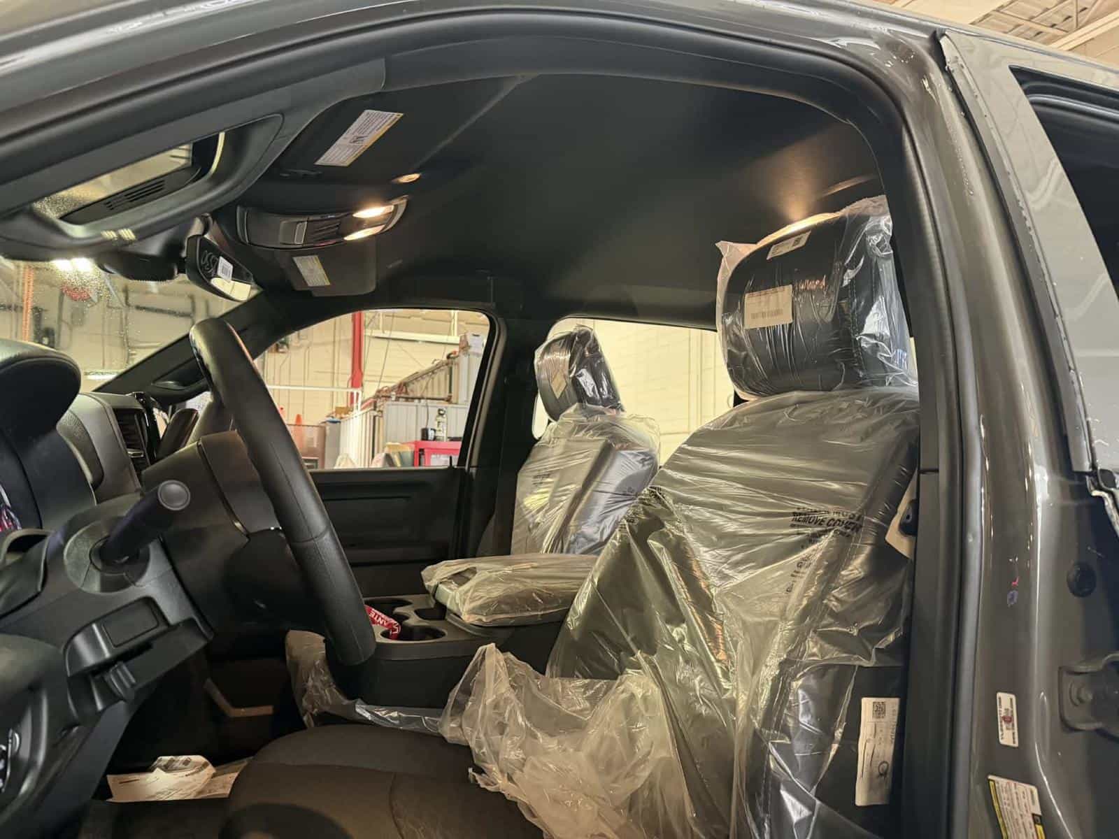 Image 8 RAM 2500 Black Express 2026