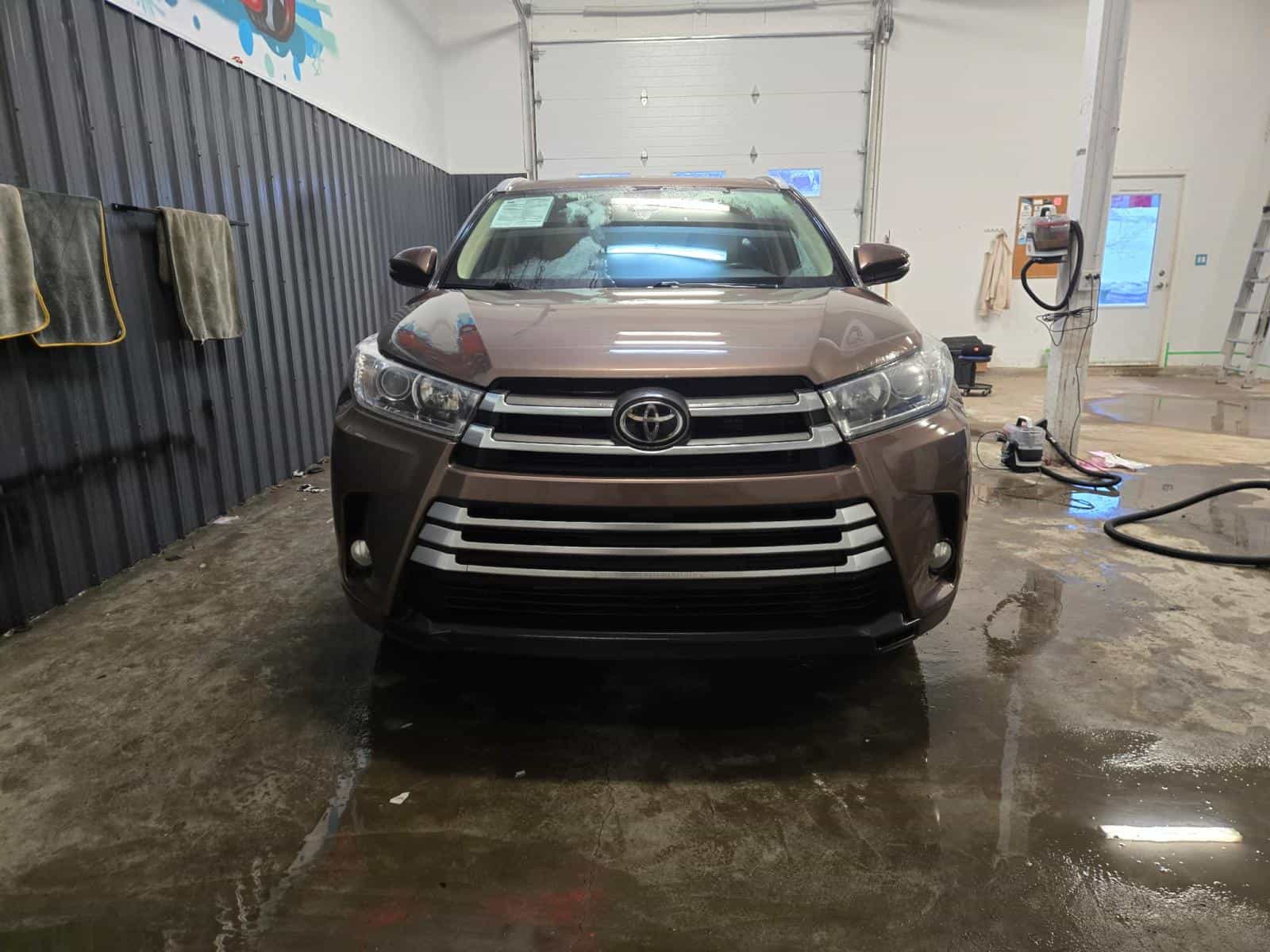 2018 Toyota Highlander XLE - Image 2
