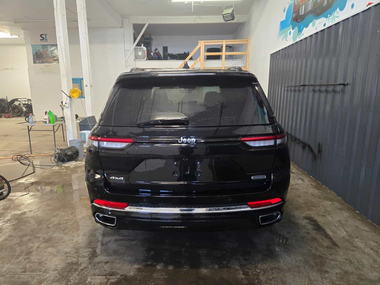 2023 Jeep Grand Cherokee Overland Overland - Image 2