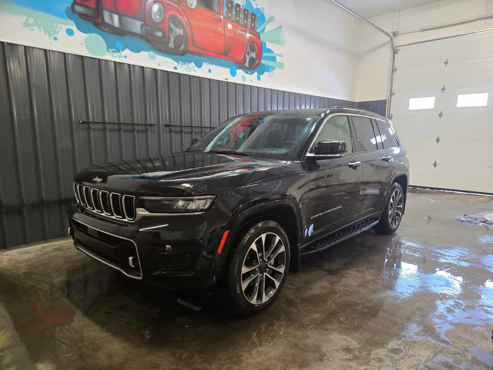 2023 Jeep Grand Cherokee Overland Overland - Image 1