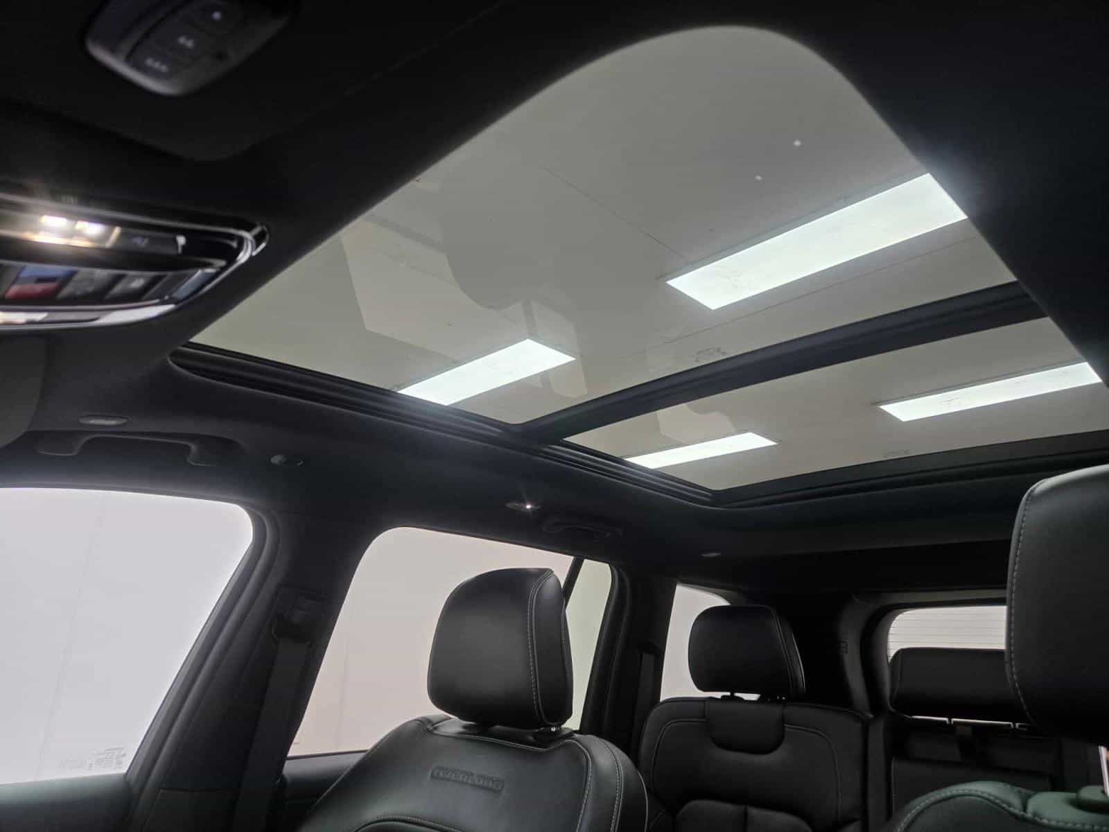 2023 Jeep Grand Cherokee Overland - Image 7