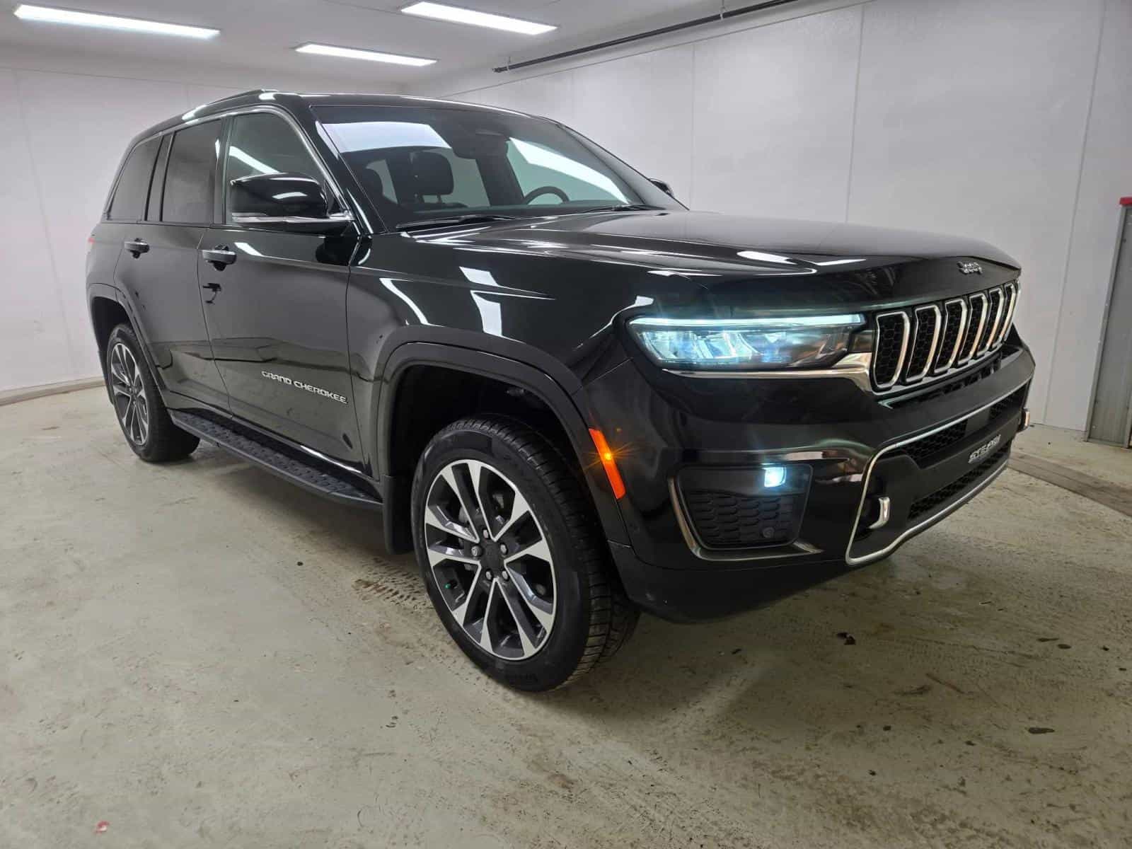 Image 4 Jeep Grand Cherokee Overland 2023