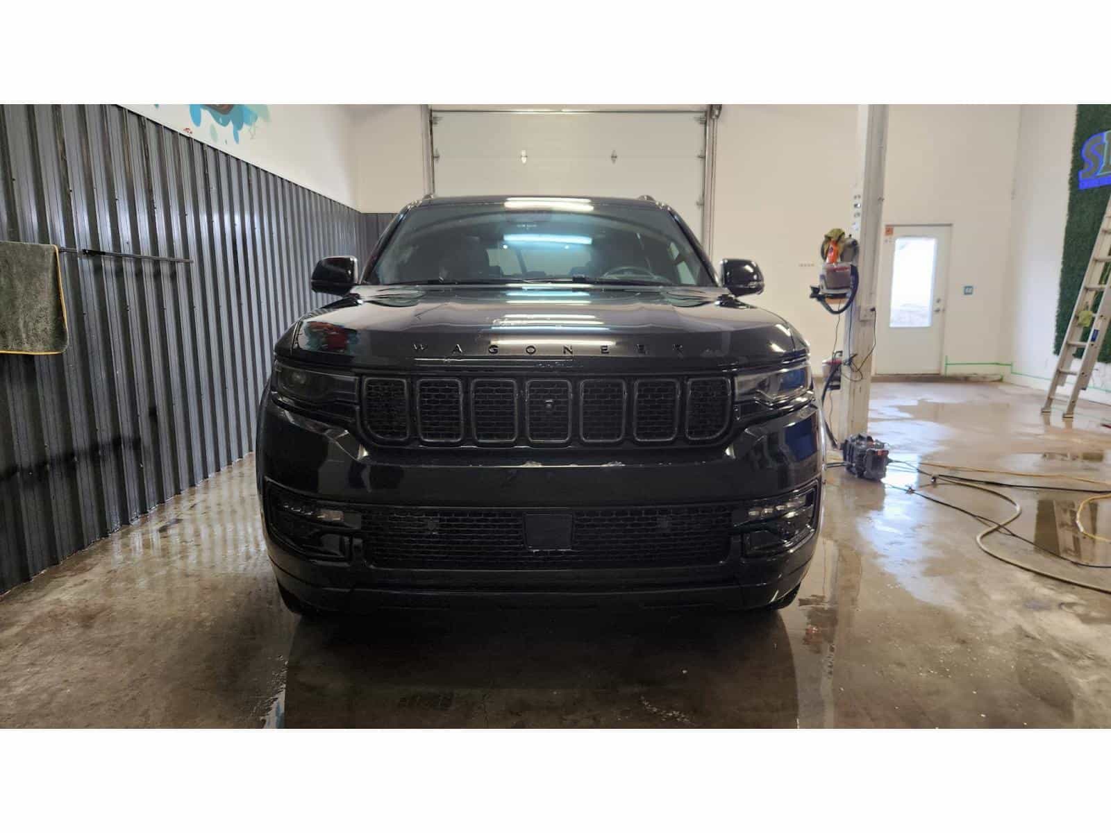 2022 Jeep Wagoneer Series III - Image 2