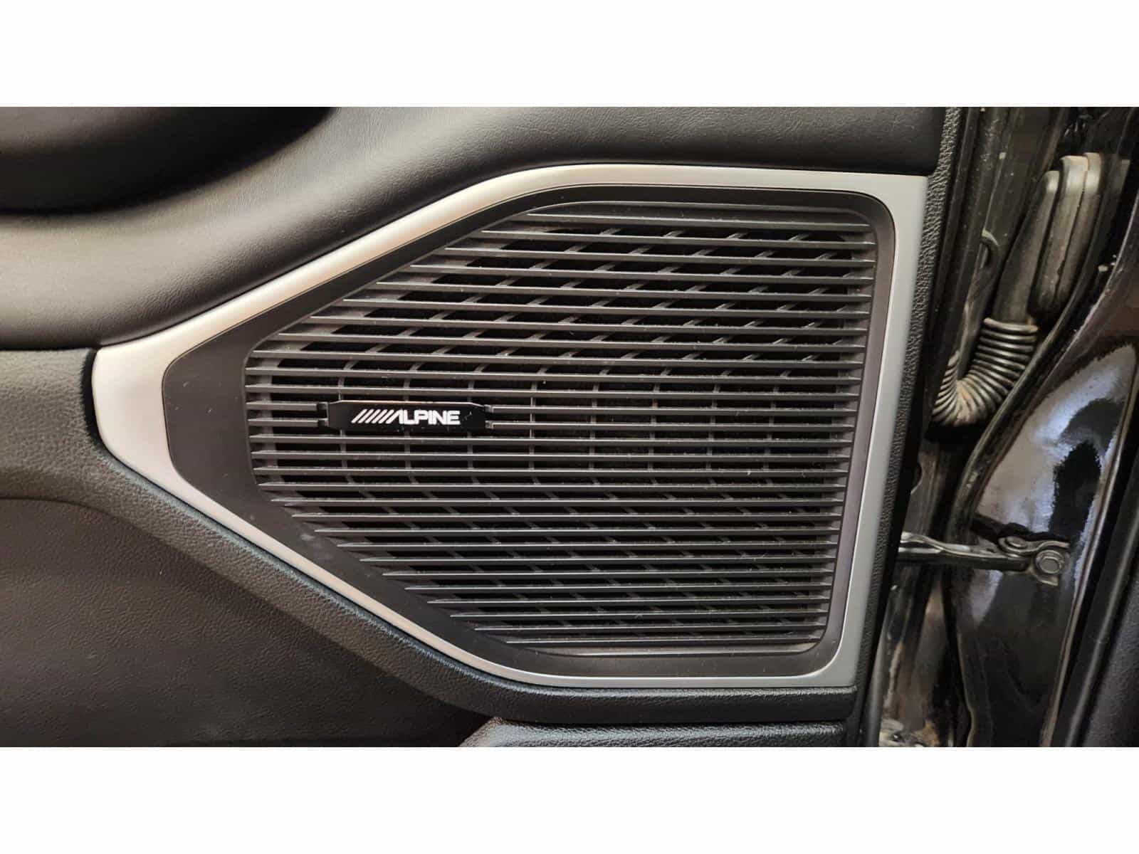 2022 Jeep Wagoneer Series III - Image 18