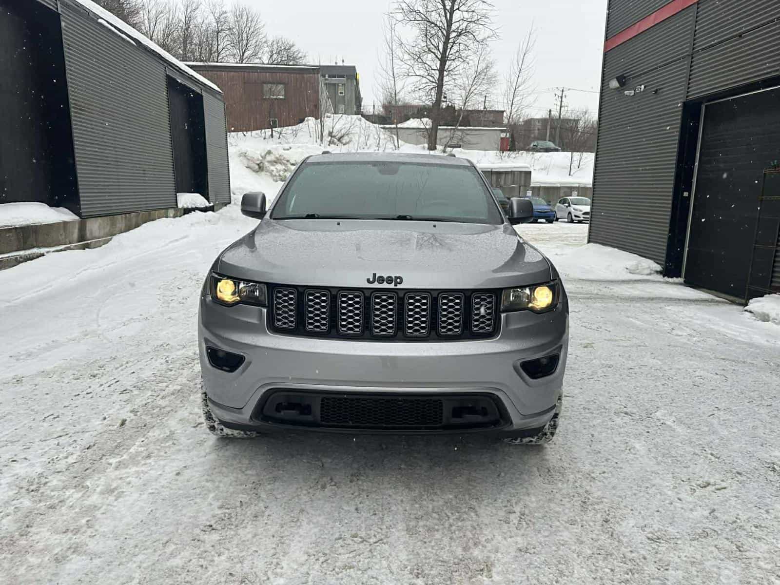 Image 2 Jeep GRAND CHEROKEE LAREDO/ALT Altitude 2019