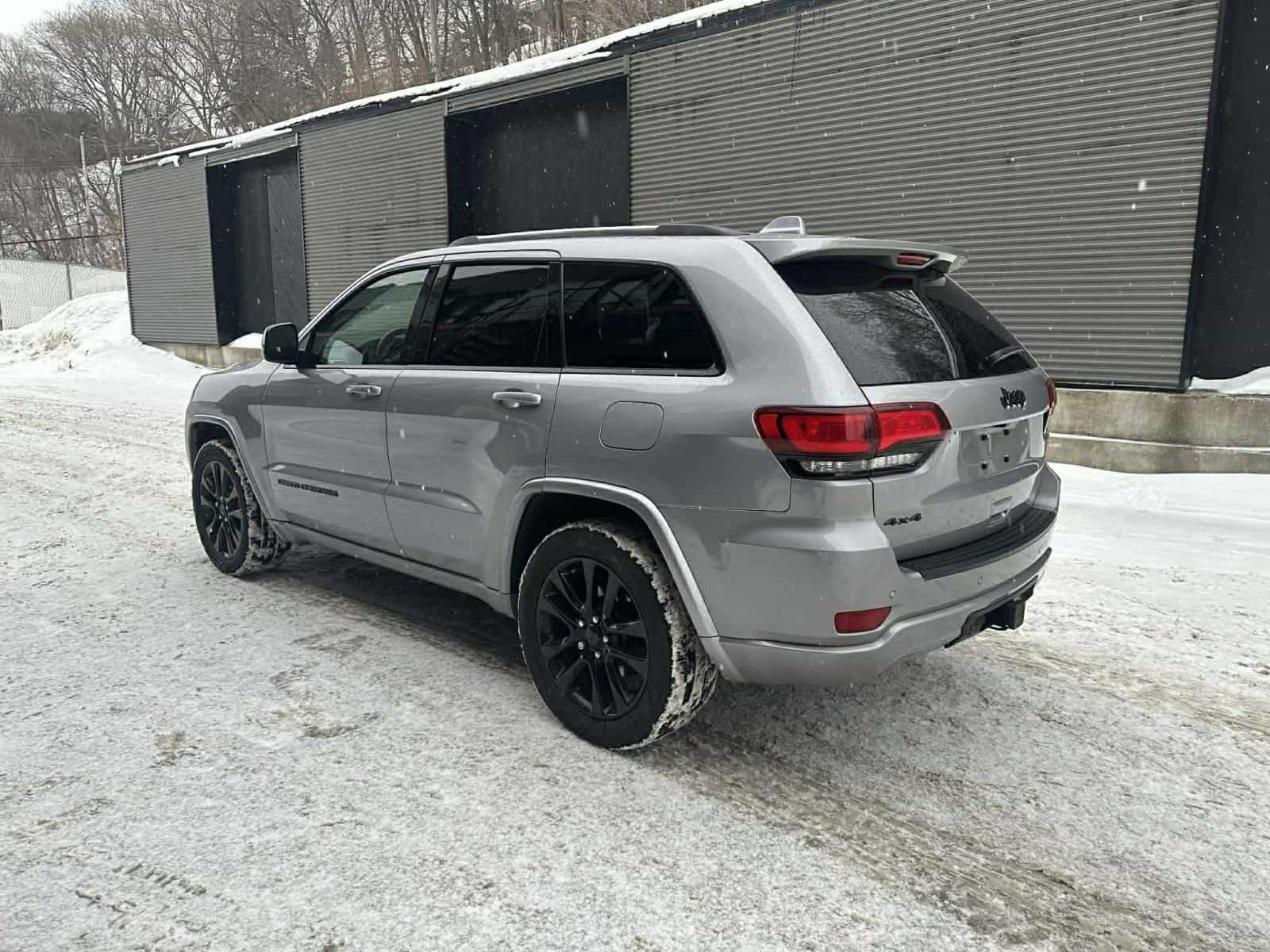 Image 3 Jeep GRAND CHEROKEE LAREDO/ALT Altitude 2019