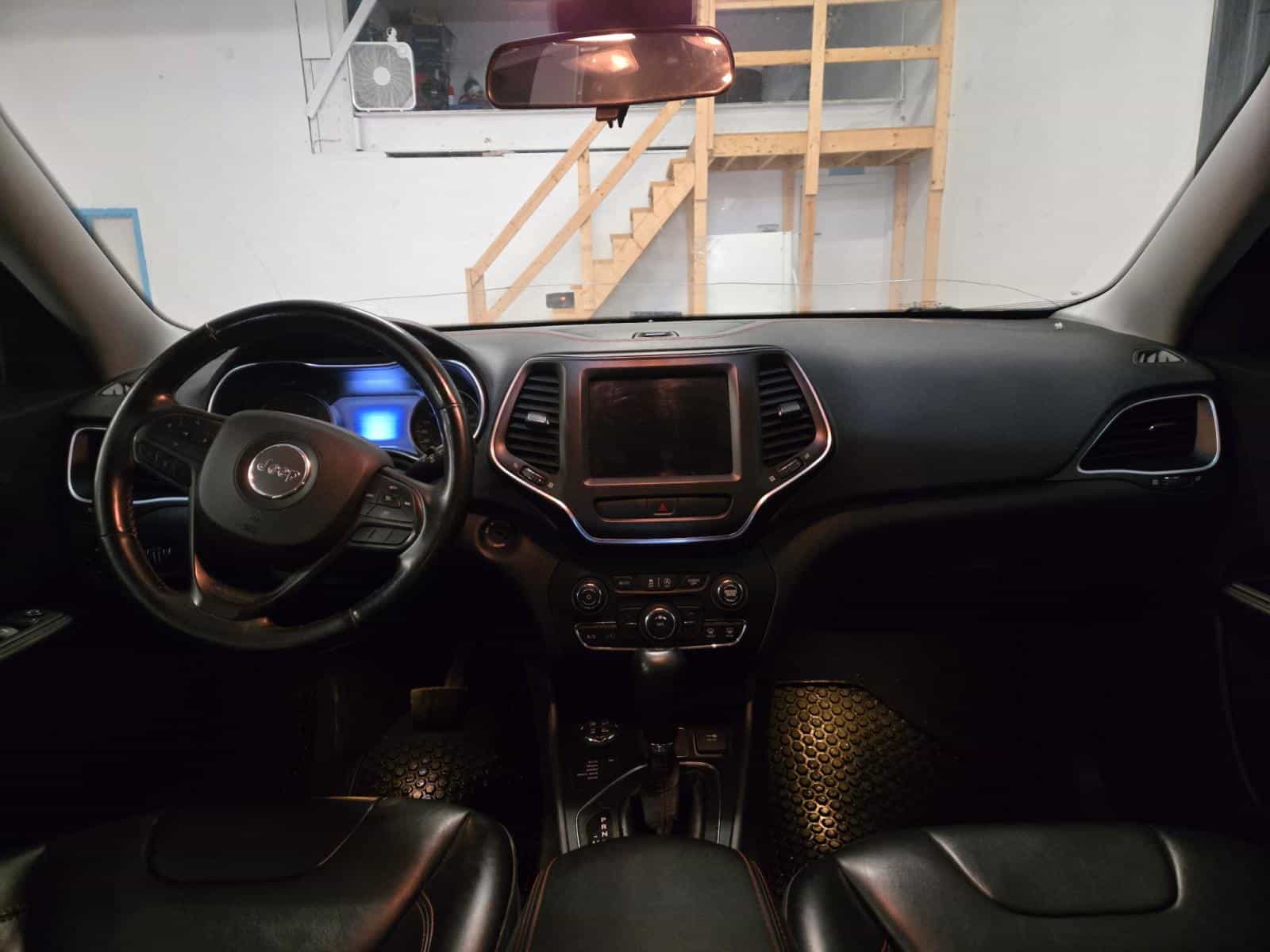 2019 Jeep Cherokee Trailhawk - Image 13