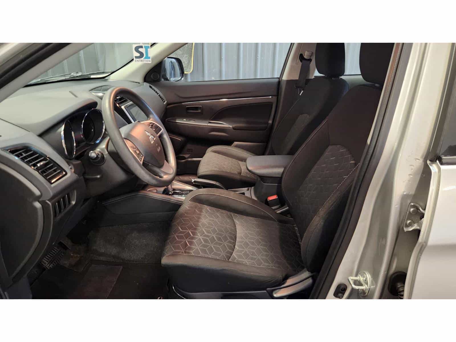 Image 11 Mitsubishi RVR ES 2022