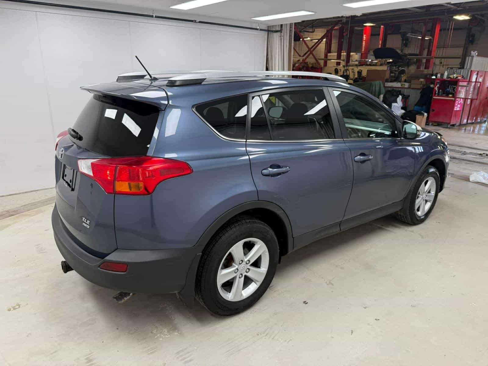 2013 Toyota Rav4 XLE - Image 4