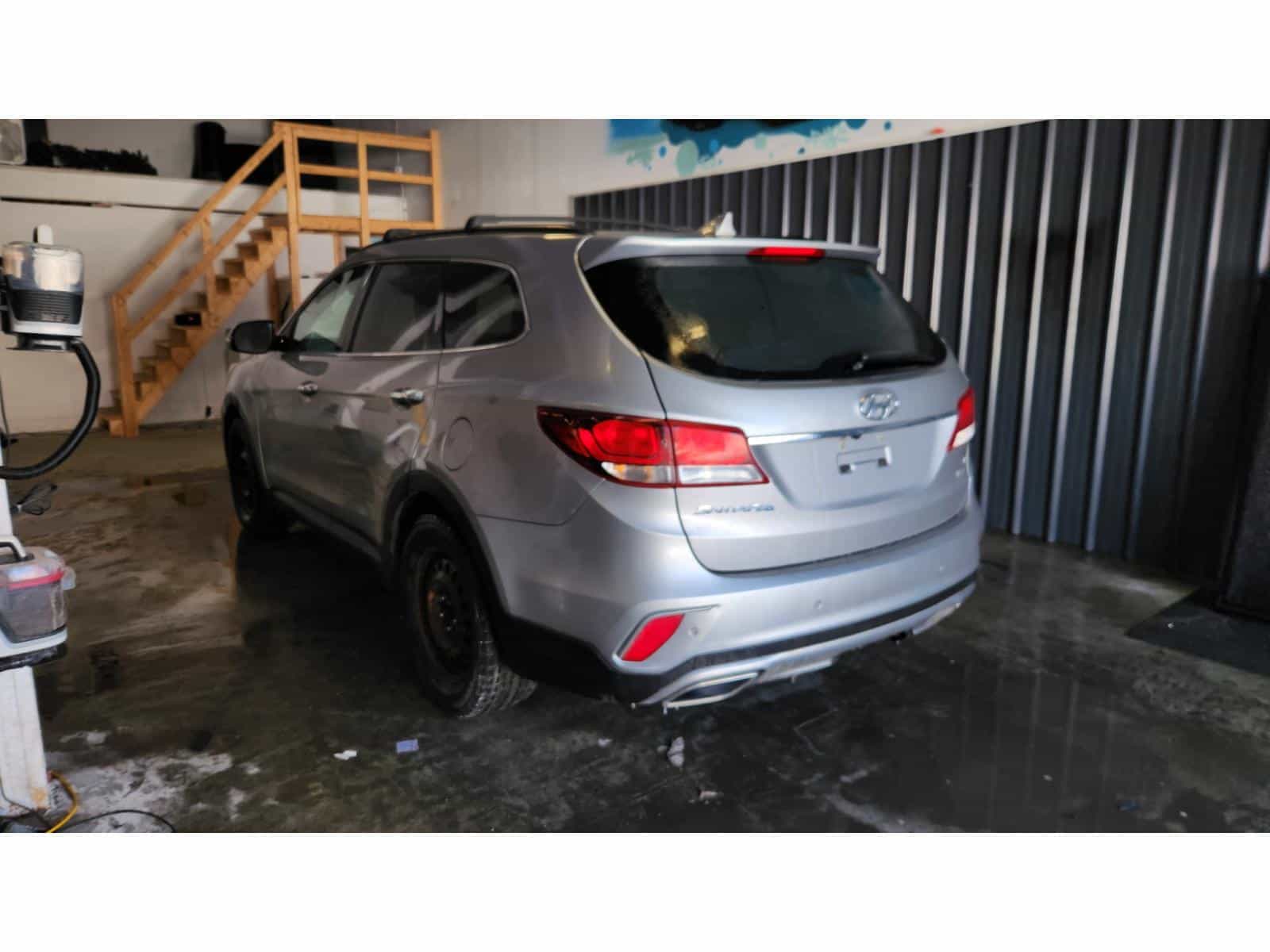 2018 Hyundai Santa Fe Premium - Image 6