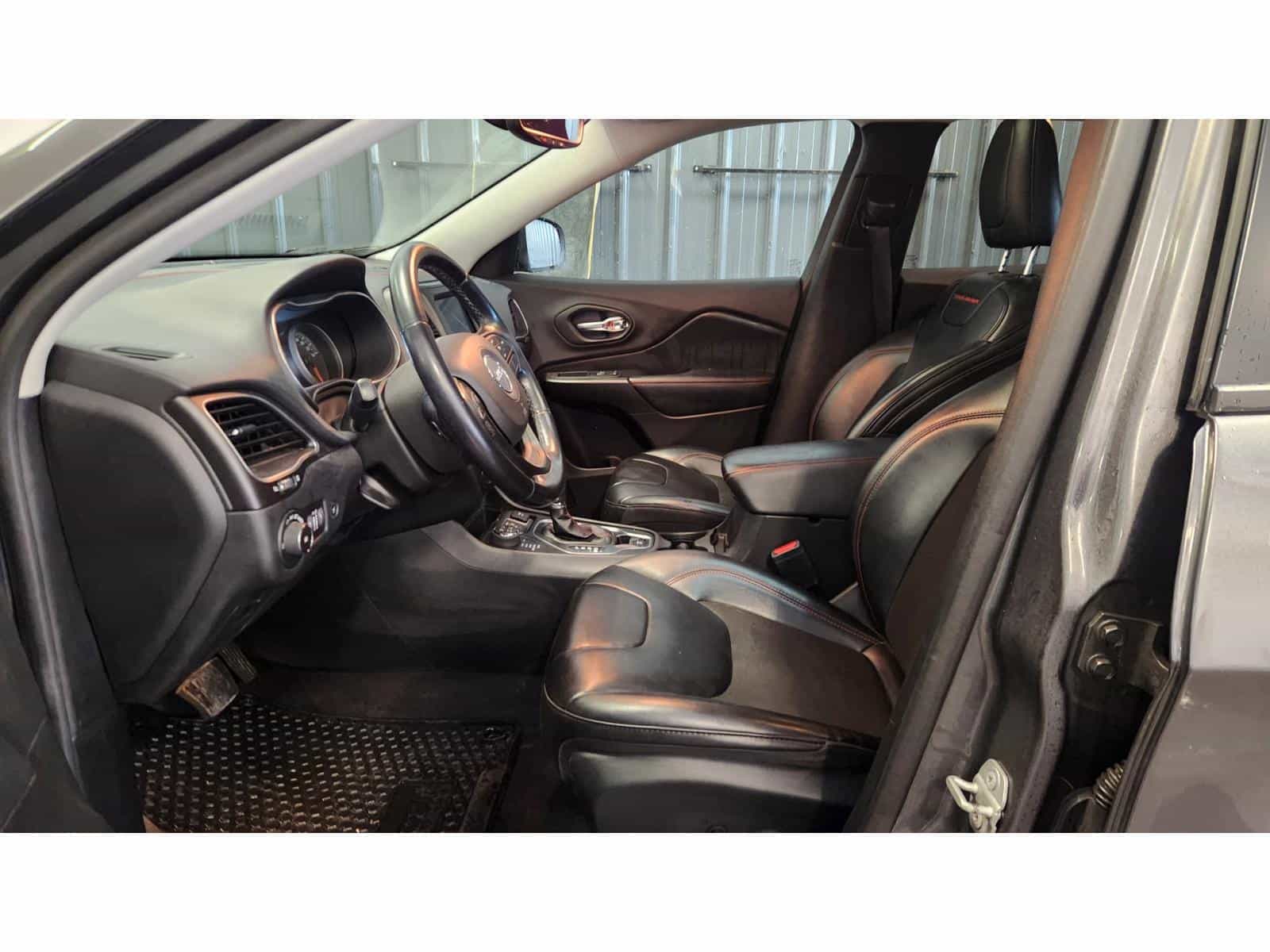 2020 Jeep Cherokee Trailhawk - Image 10