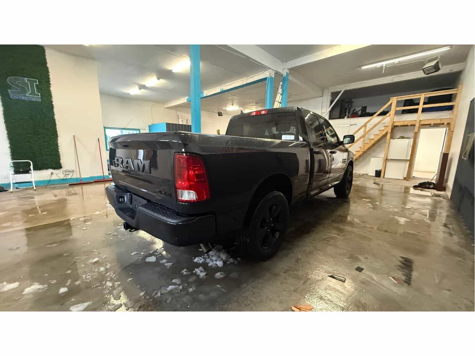 Image 4 RAM 1500 Classic Express 2021