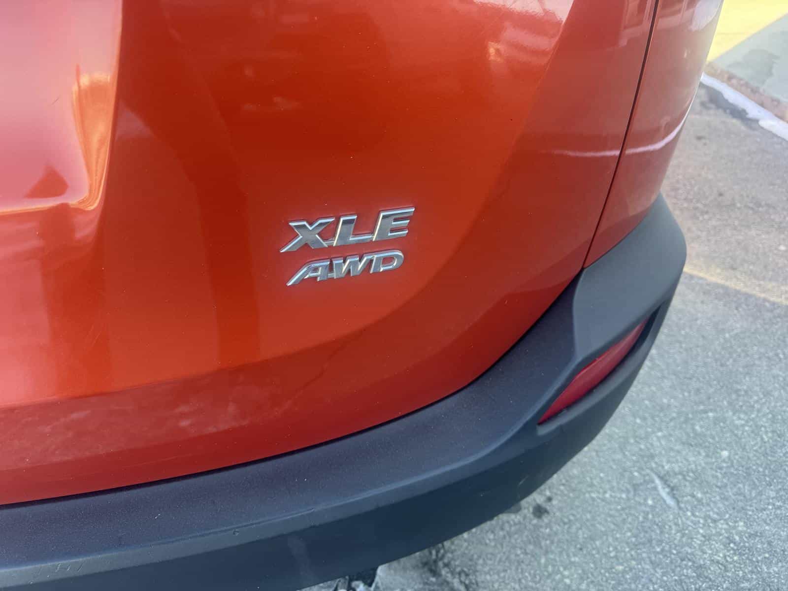 2015 Toyota Rav4 XLE - Image 4