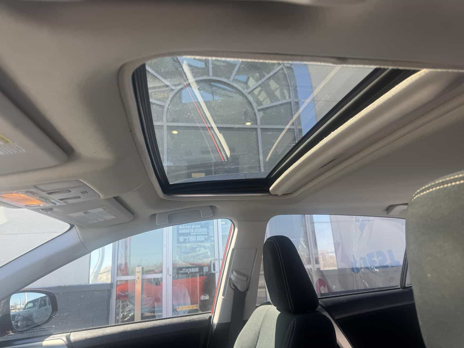 2015 Toyota Rav4 XLE - Image 8