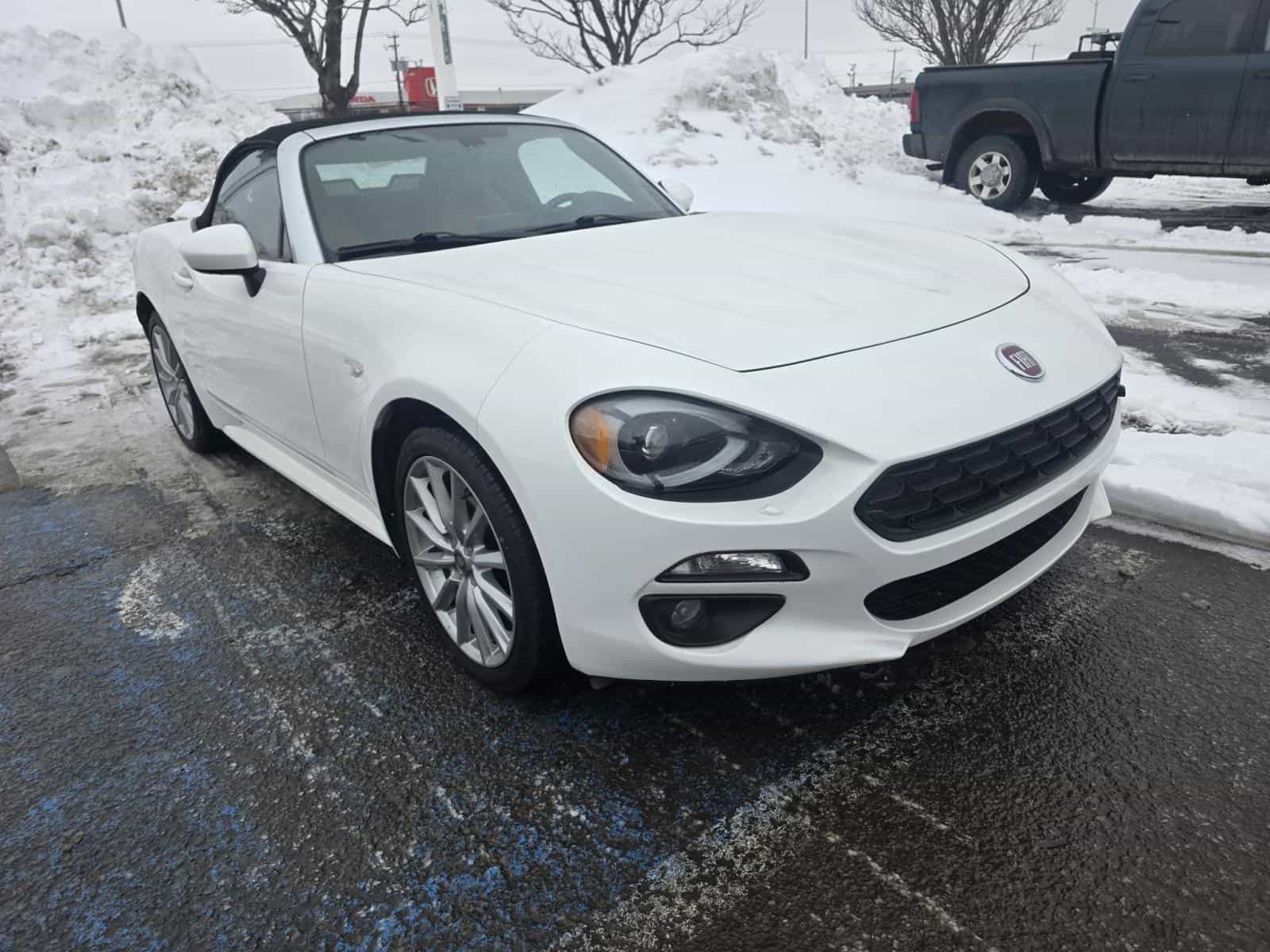 Image 4 Fiat 124 Spider Classica 2017