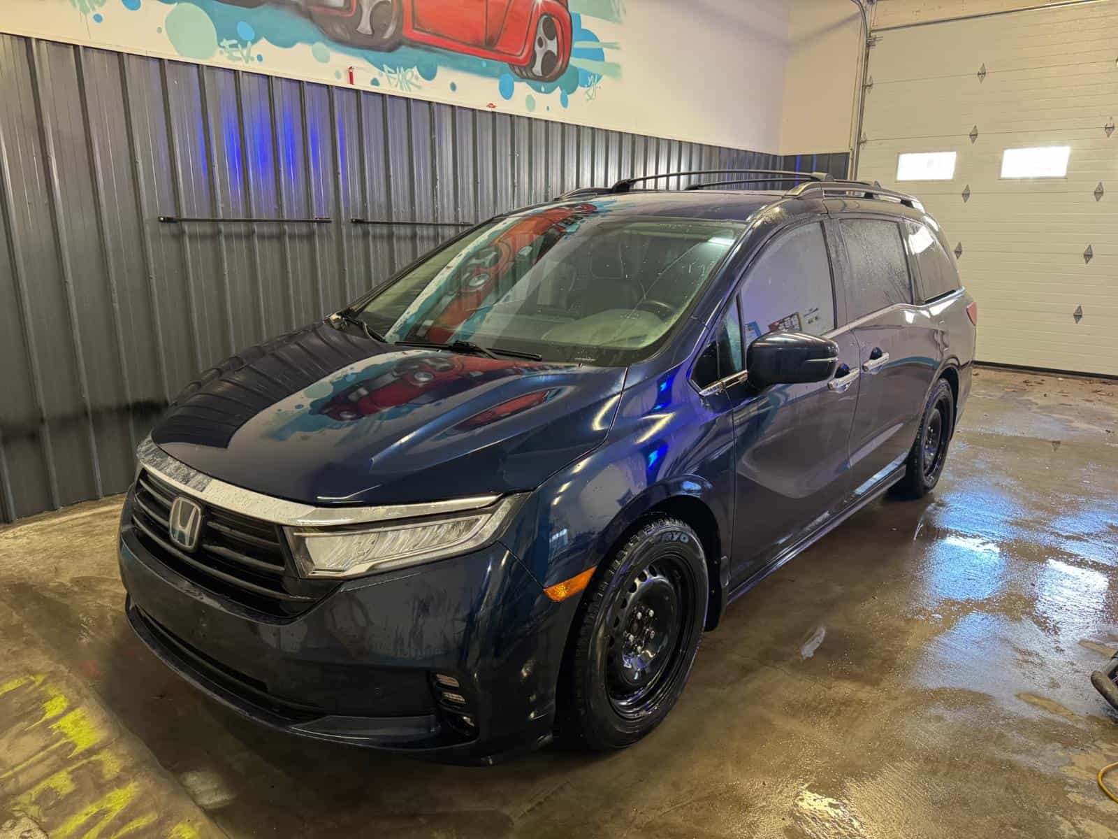 2022 Honda Odyssey Touring - Image 1