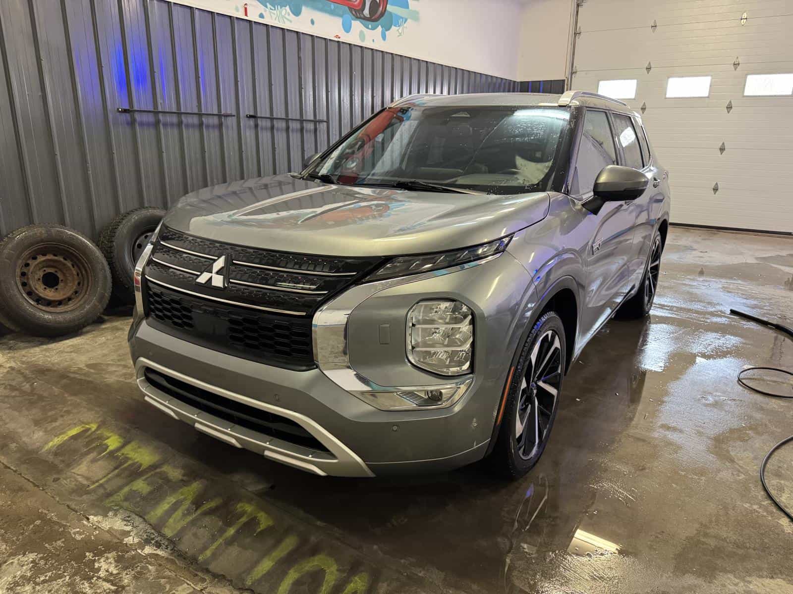 2023 Mitsubishi Outlander Sel S-Awc - Image 1