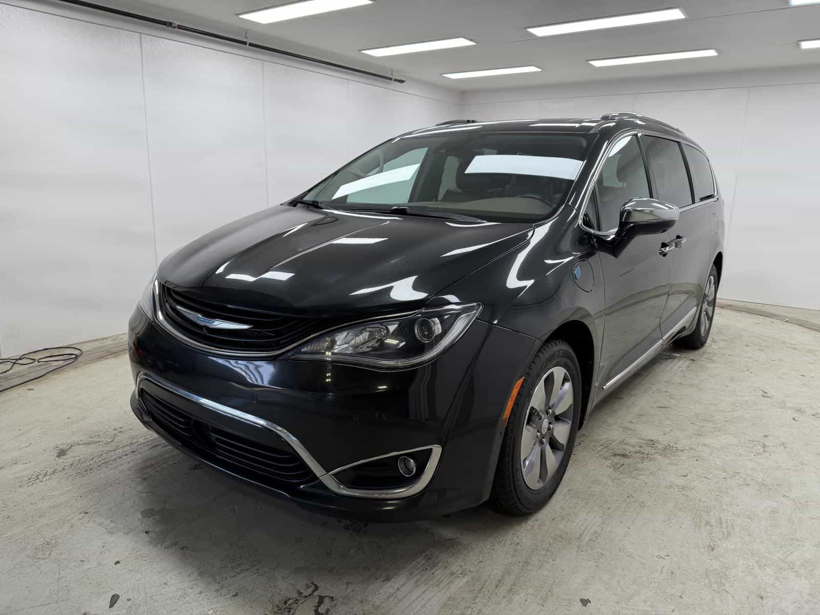 2019 Chrysler Pacifica Hybrid Limited - Image 1
