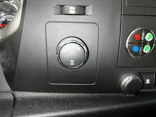 2011 GMC Sierra Hybrid - Image 13