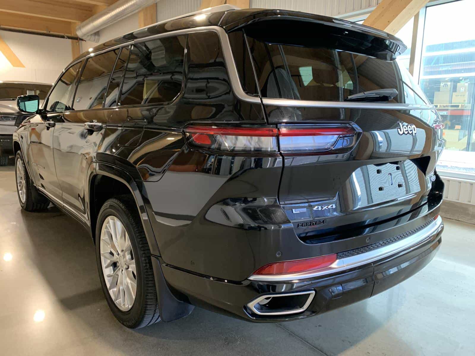 2021 Jeep Grand Cherokee L Summit Summit - Image 2